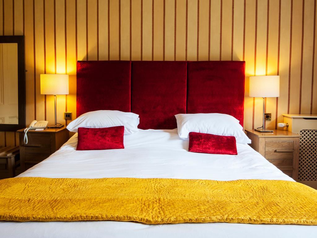 Fairyhill Hotel Reynoldston Стая снимка