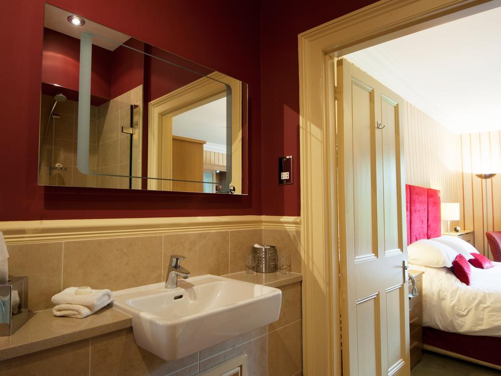 Fairyhill Hotel Reynoldston Стая снимка