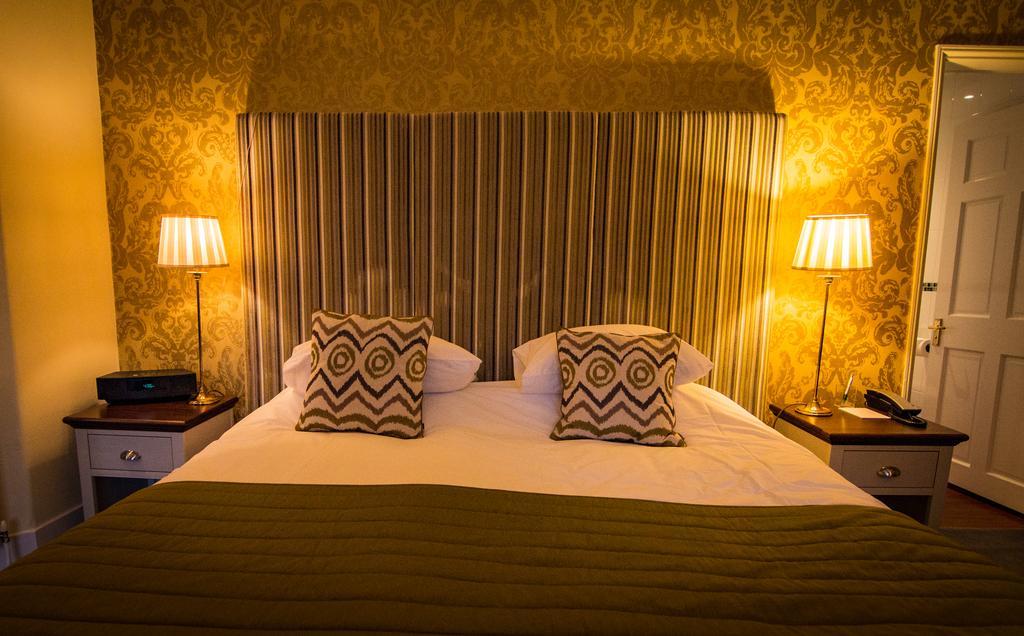 Fairyhill Hotel Reynoldston Стая снимка