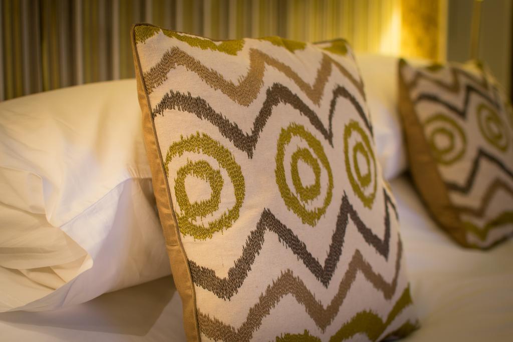 Fairyhill Hotel Reynoldston Стая снимка